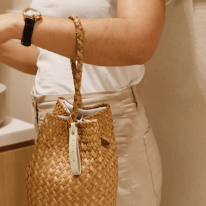 kit almendra con bolsito para viajar, ideal para hidratar la piel. piel de verano.