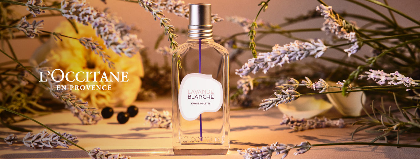 Producto Lavande Blanche de L'Occitane en un entorno natural con lavanda, imagen usada en banner para tienda online en Panamá.